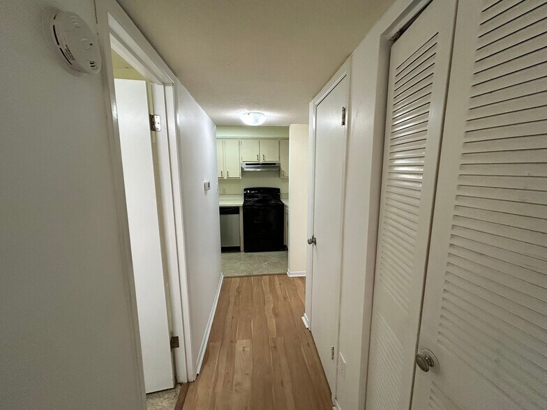 Building Photo - 3350 Altamont Rd