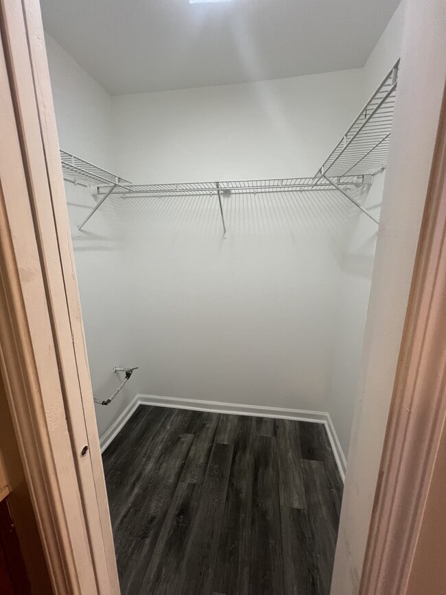 Building Photo - 8020 Tremaine Ct