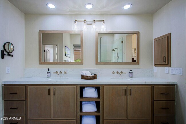 Building Photo - 6879 E Amber Sun Dr