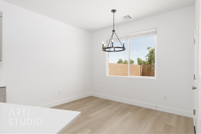 Building Photo - Brand New 3 Bed / 2 Bath Duplex – Modern L...