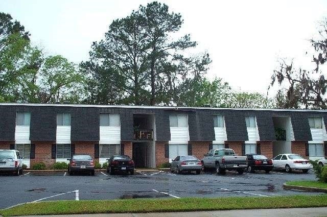 Primary Photo - University Square Apts