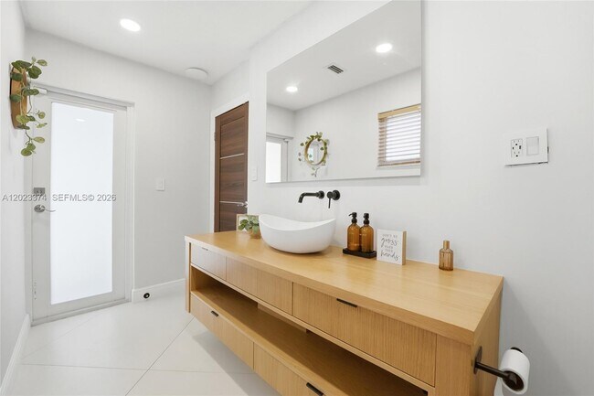 Building Photo - Northwest 9th Drive, Pembroke Pines, FL 33029 - 4 BR 2 BA single-family home