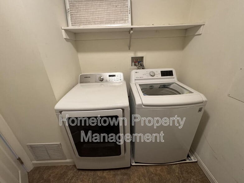 Building Photo - 112 Hawk Ct