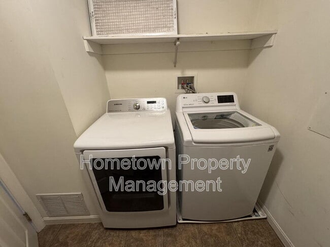 Building Photo - 112 Hawk Ct