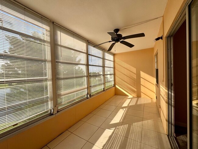 Building Photo - 4053 Hythe A