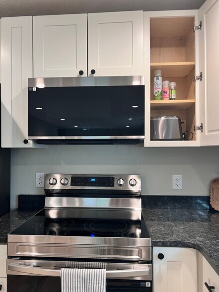 Building Photo - 3134 S 48th St