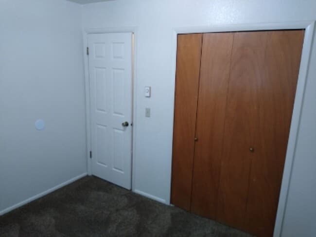 Building Photo - 2 bedroom 1 bath apartment very close to SUU!
