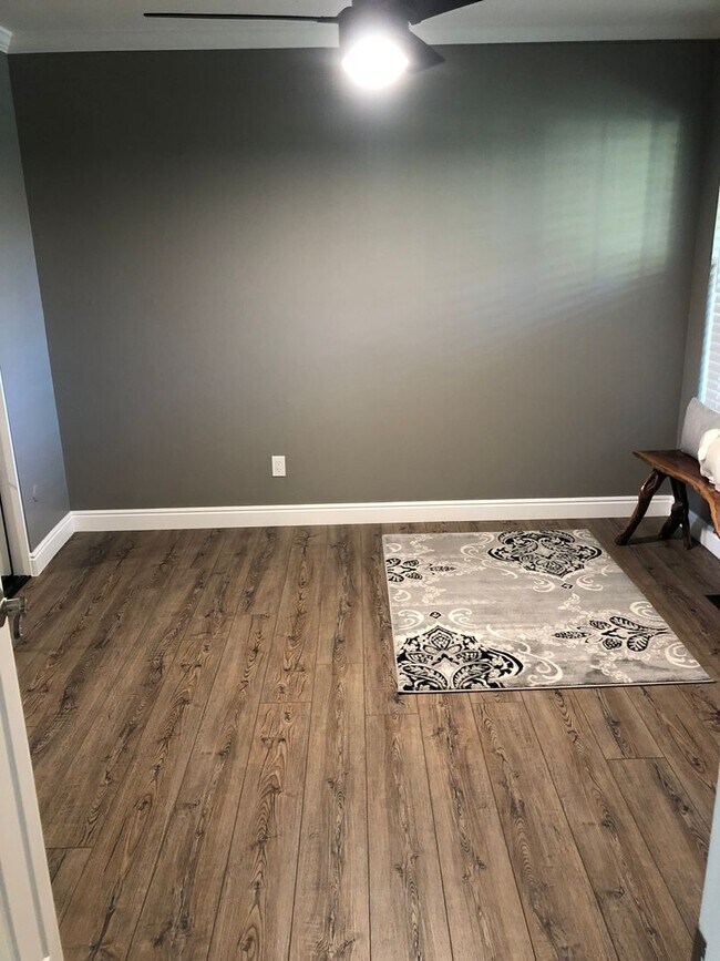Building Photo - Price reduced!! Luxury 2 Bed 1 Bath Condo w/ ATTACHED GARAGE