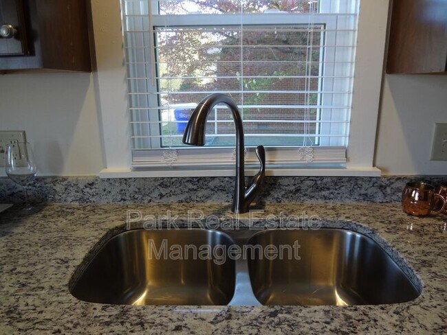 Building Photo - 602 Hillsborough Rd