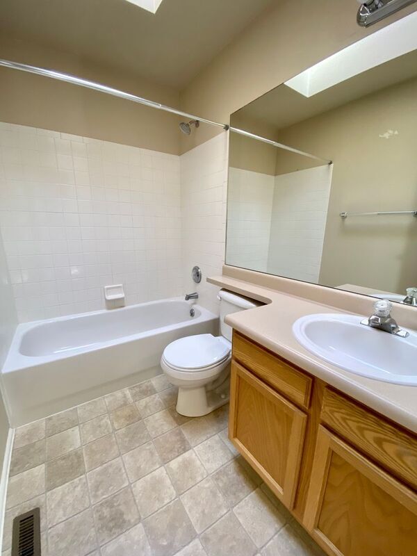 Building Photo - 1048 Scarlet Oak Dr