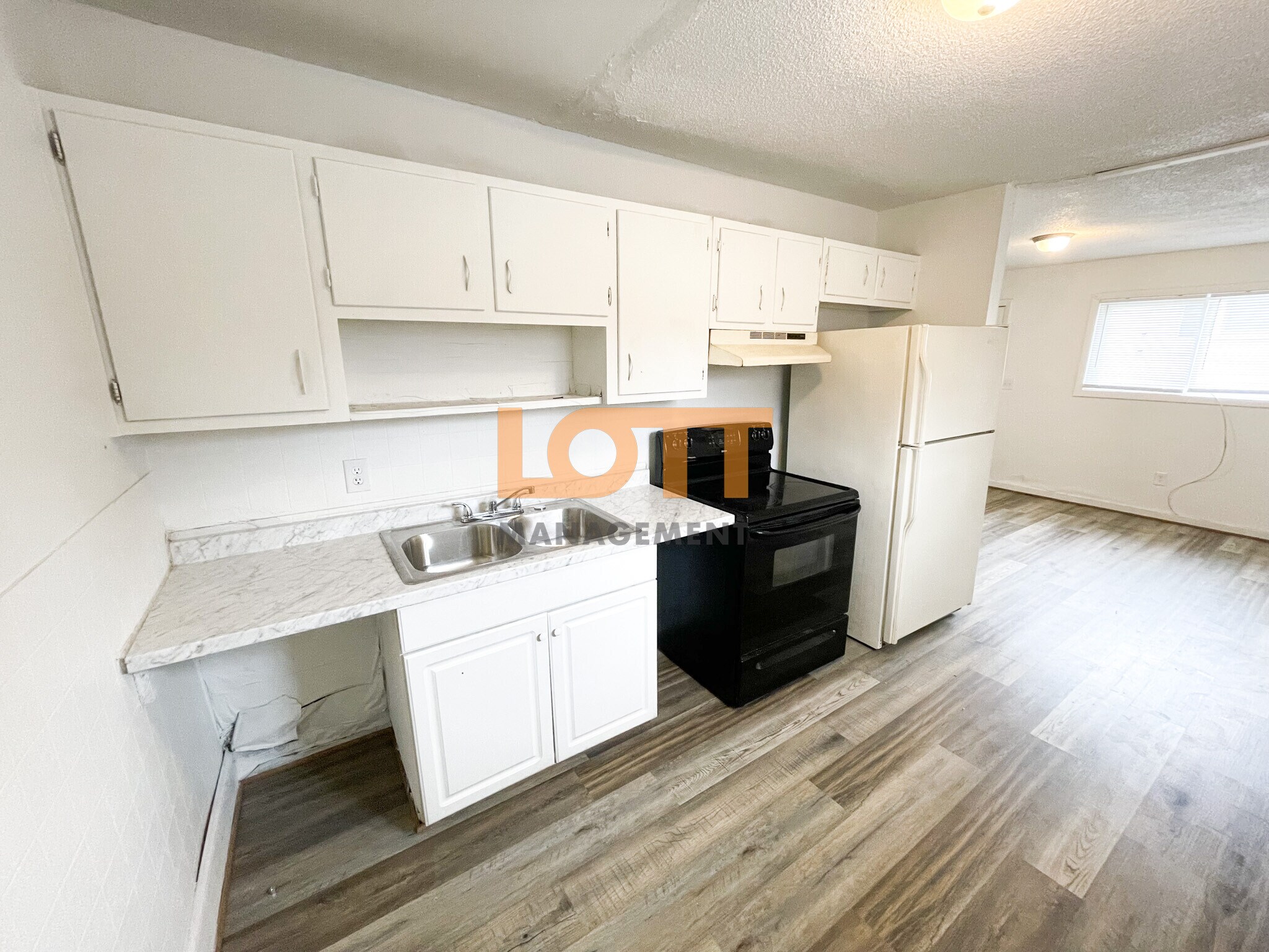 Building Photo - 10 Montis Dr