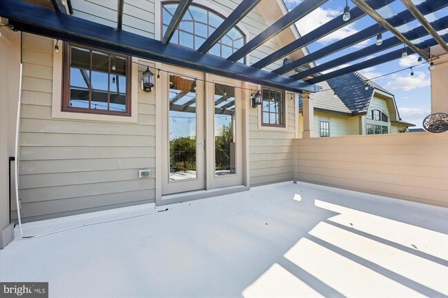 Building Photo - 448 Salk Cir