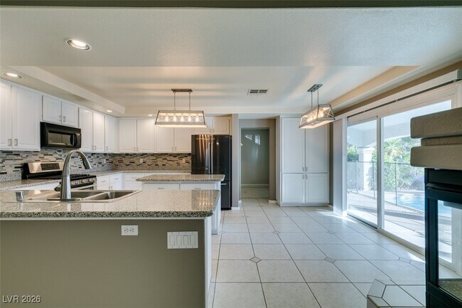 Building Photo - 685 Lynmar Ct