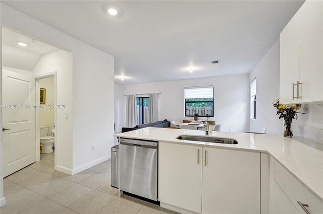 Building Photo - 242 SW 159th Ln