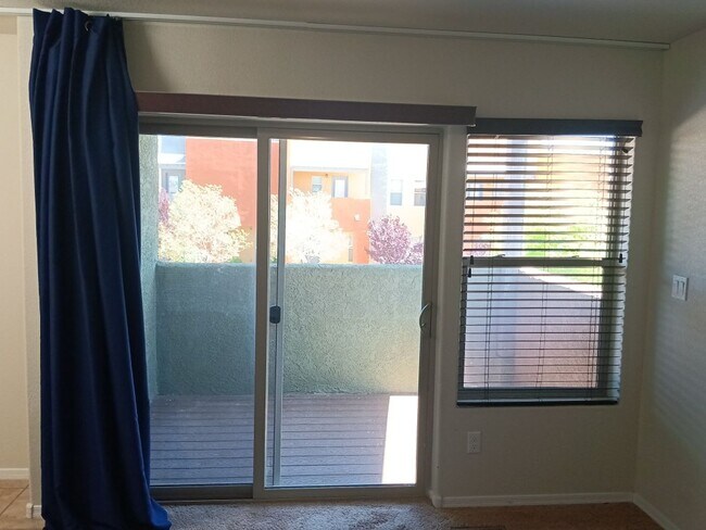 Building Photo - 4 Bedroom, 3 Bathroom! Lovely Home!