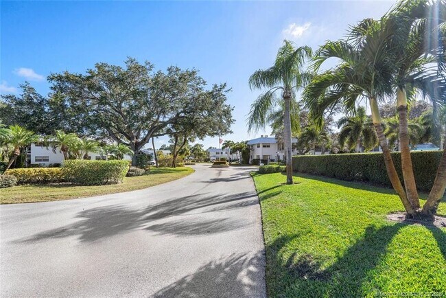 Building Photo - 2929 SE Ocean Blvd