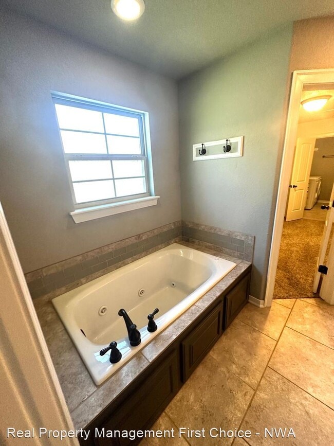 Building Photo - 3 br, 2 bath House - 5607 SW Gunstock Road