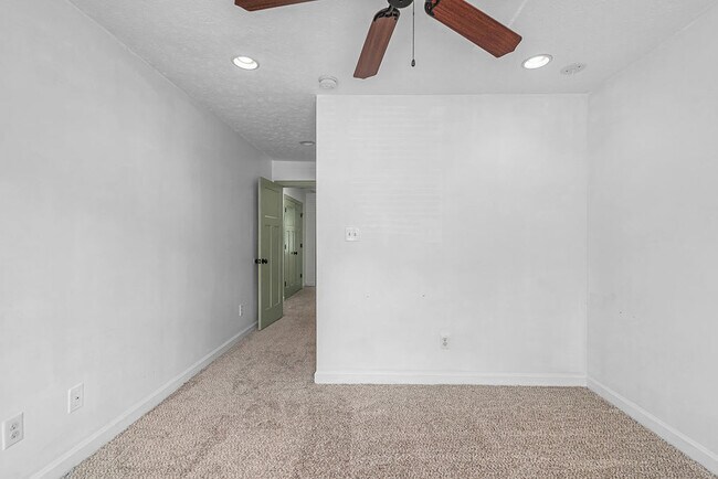 Building Photo - 105 Kenan Lp