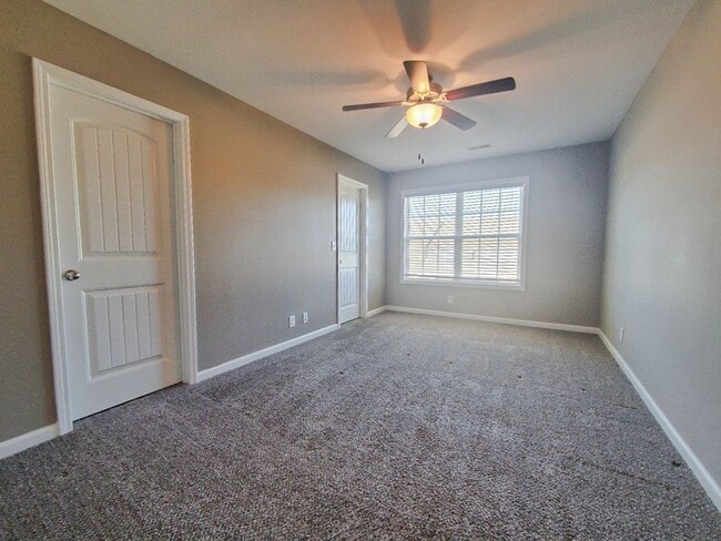 Building Photo - Pet Friendly Two Bedroom!