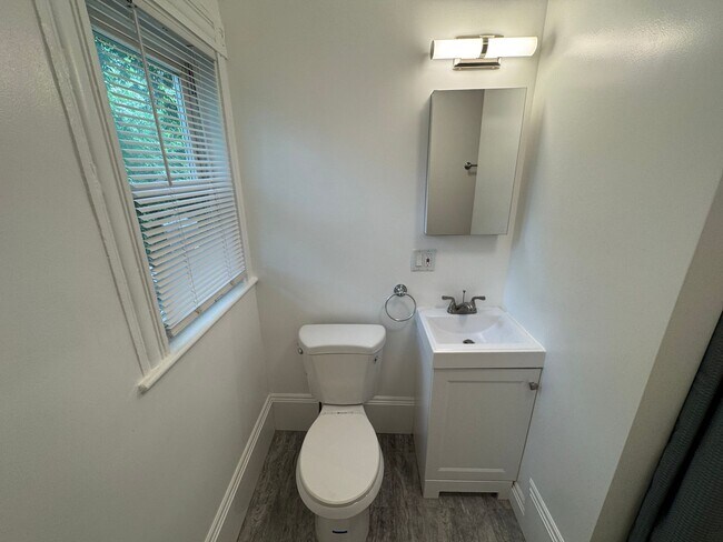 Building Photo - 1bed 2bath in Davis Square is available in 9/1