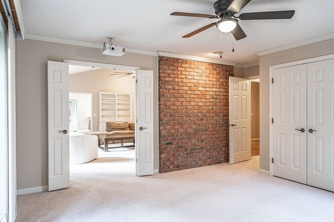 Building Photo - 11 Greenville Ln