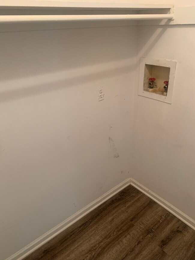 Building Photo - 1205 Pershing Rd