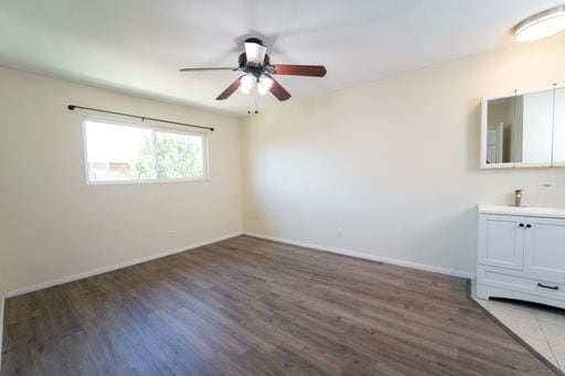 Building Photo - Lakeside Upstairs Two Weeks FREE 1 Bd / 1 ba w Laundry, Covered Parking, + Water/Trash Included