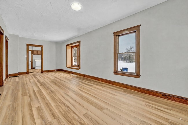 Building Photo - 1261 E 123rd St