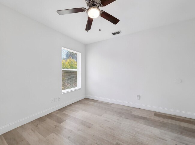 Building Photo - Annual rental offering privacy and space on 1.14 acres in Naples!