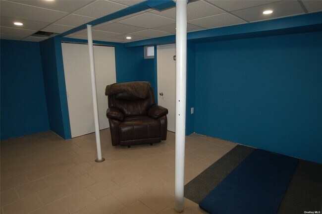 Building Photo - 46 Lewis Ave