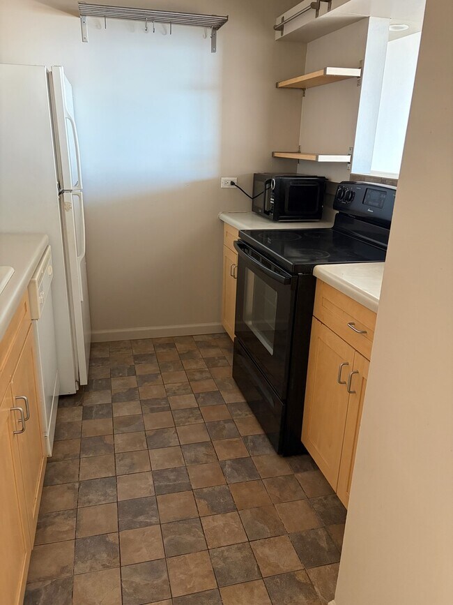 Building Photo - 5320 N Sheridan Rd