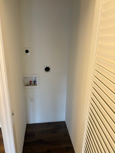 Building Photo - 515 Basswood Ave