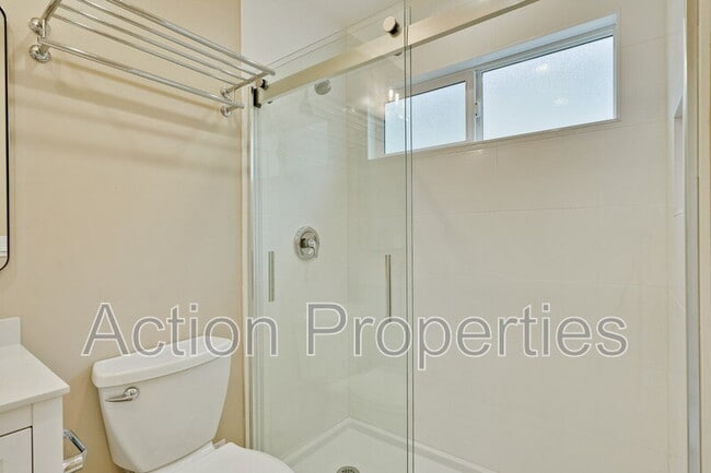 Building Photo - 370 Camille Ct