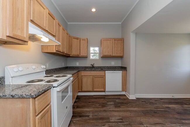 Building Photo - Amazing Three Bedroom Home!