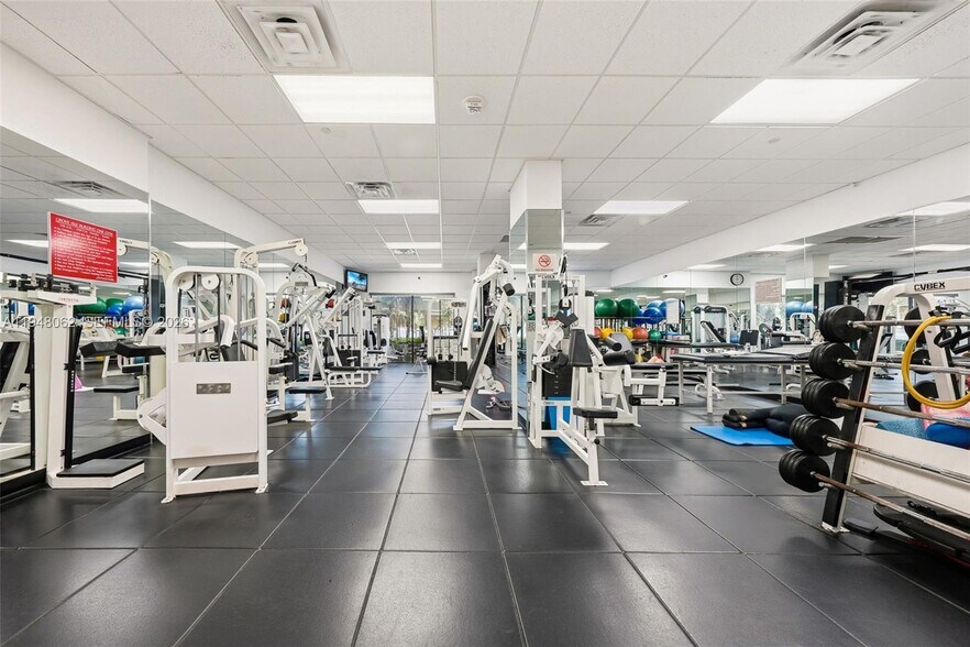 Building Photo - 3 Grove Isle Dr