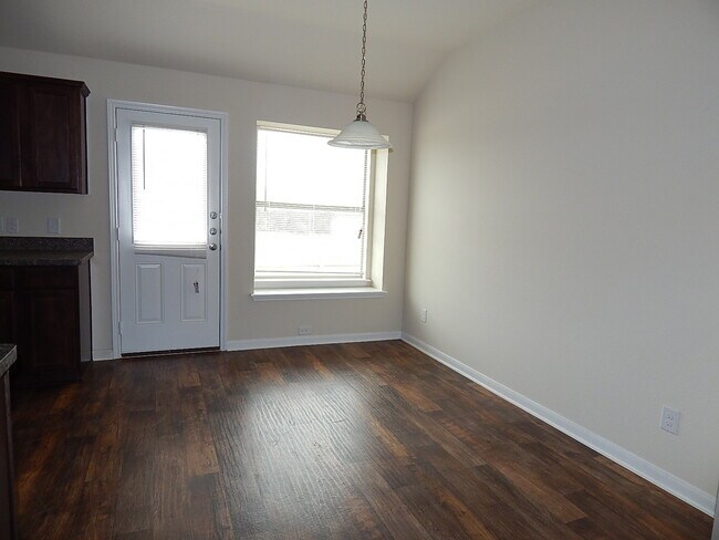 Building Photo - Stylish 4-Bedroom Home with Energy-Efficie...