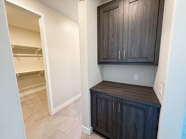 Building Photo - 6705 Aliso Valley Way