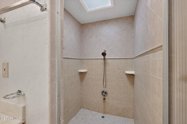Building Photo - 4536 R L Shoemaker Dr