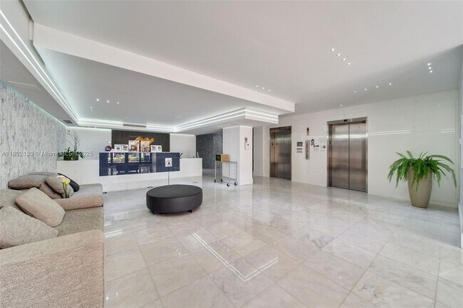 Building Photo - 6423 Collins Ave