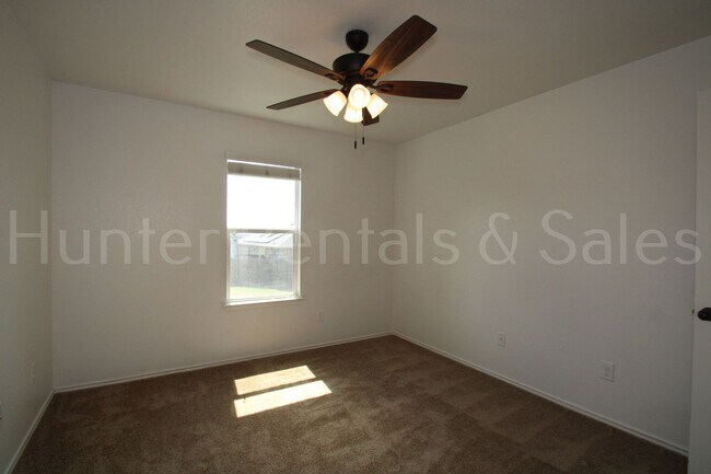 Building Photo - Spacious 4 bedroom in Goodnight Ranch