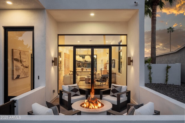 Building Photo - 4120 N 44th Pl