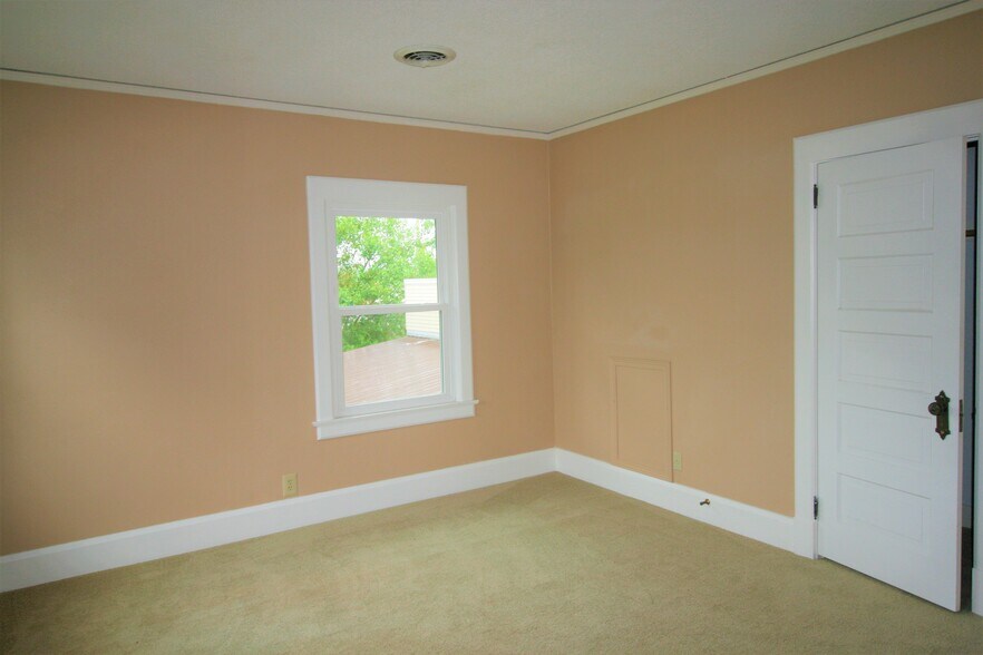 Building Photo - 636 21st St