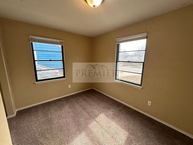 Building Photo - 4818 Woodend Ave