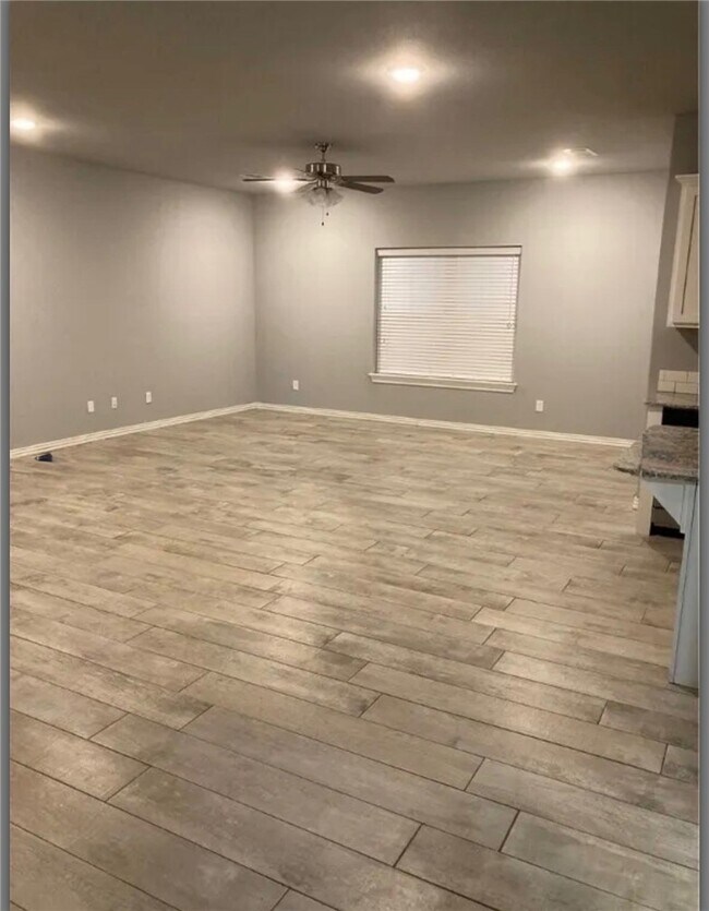 Building Photo - 1211 N Sicily Ln