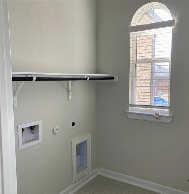 Building Photo - 239 Wild Pecan Lp