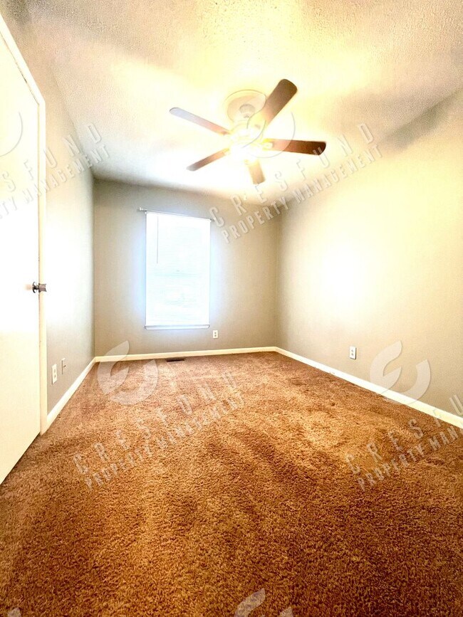 Building Photo - Exceptional value for a 3 Bedroom 2bath Fenced yard home close to Ft. Bragg