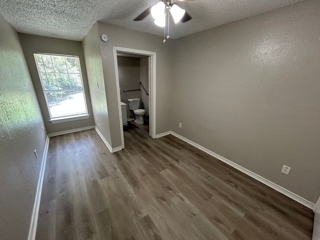 Building Photo - 715 Eastham Ln
