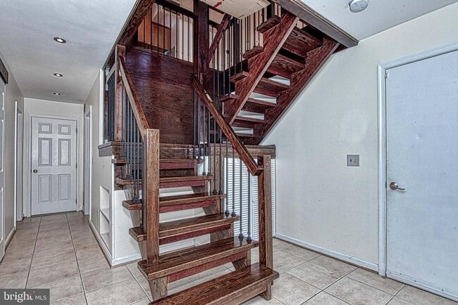 Building Photo - 9400 Van Arsdale Dr