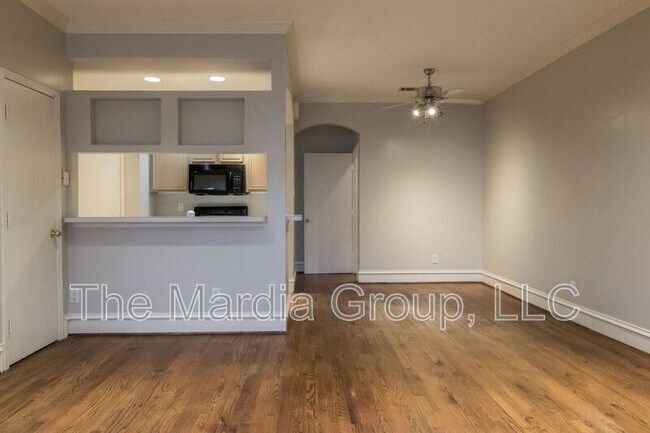 Building Photo - 3904 Brandon Park Dr