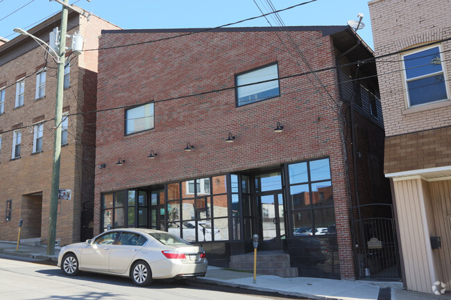 Building Photo - 415 Station St